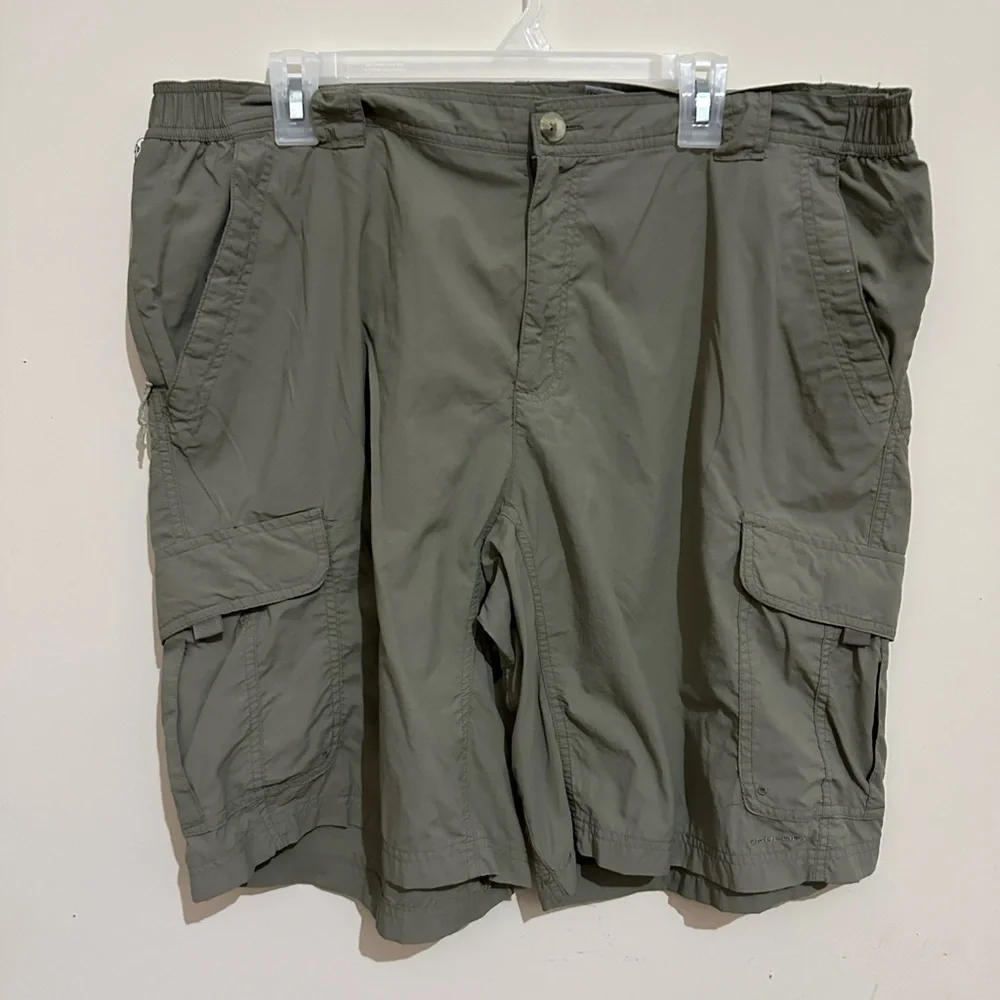 Columbia Titanium XL Dark Gray Outdoor Fishing Hiking Cargo Shorts